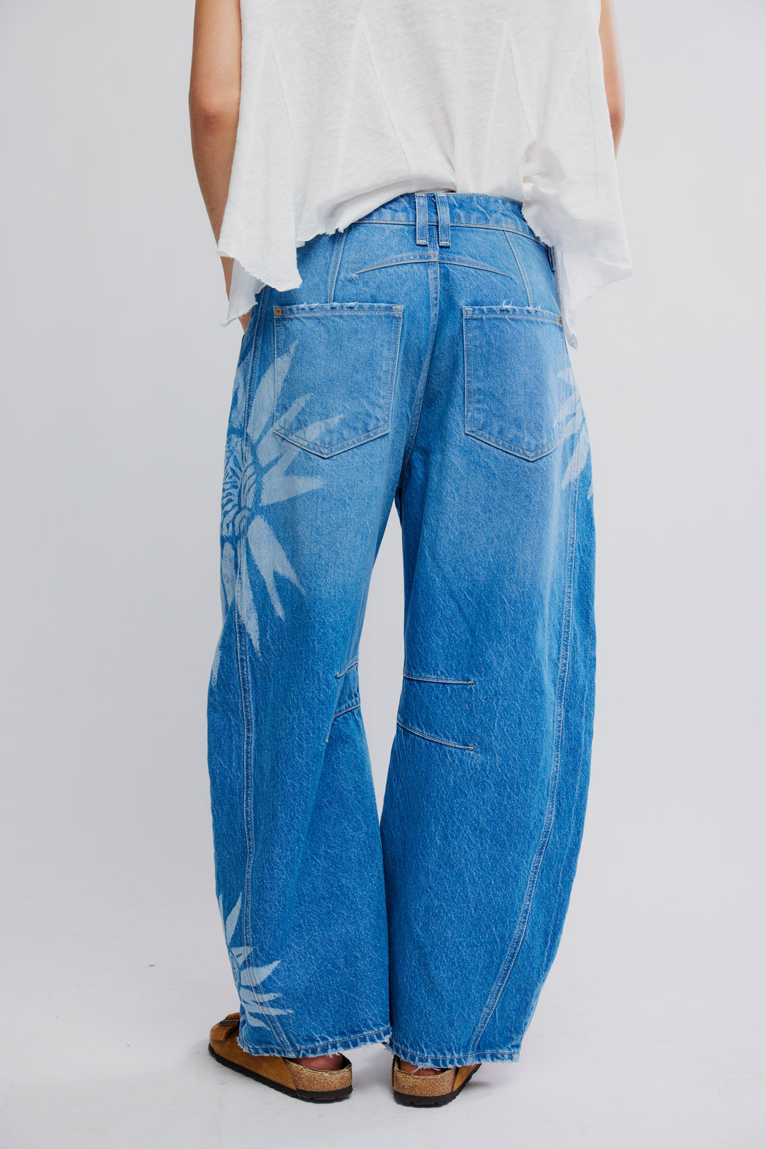 We The Free Good Luck Printed Barrel Jeans / Sun Fade